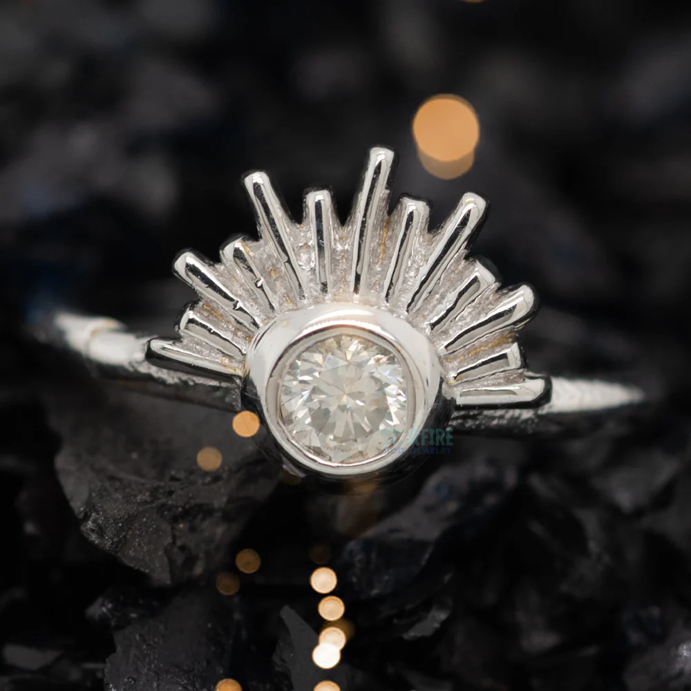 "Blaze" Continuous Ring in Gold with Gemstone - Image 2